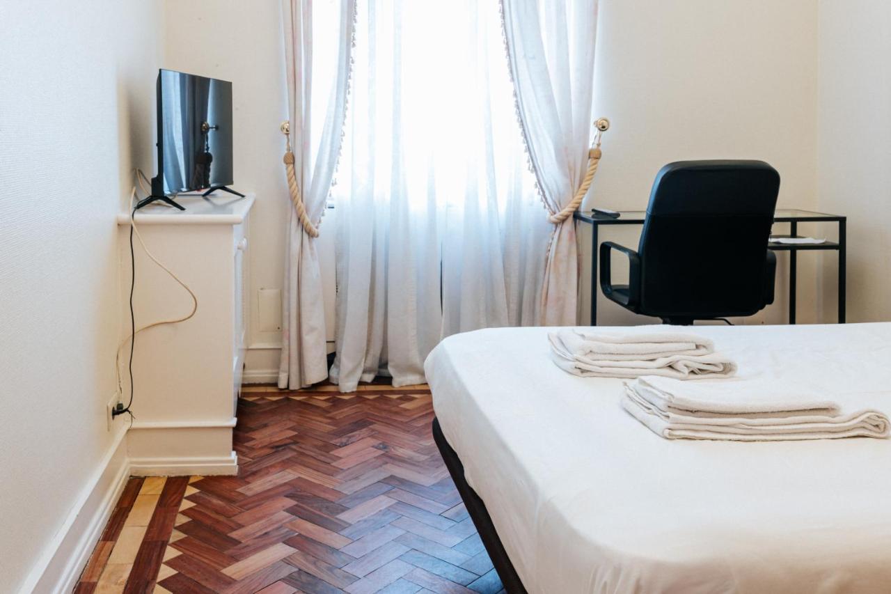 Double Bed Av Da Republic Lisboa
