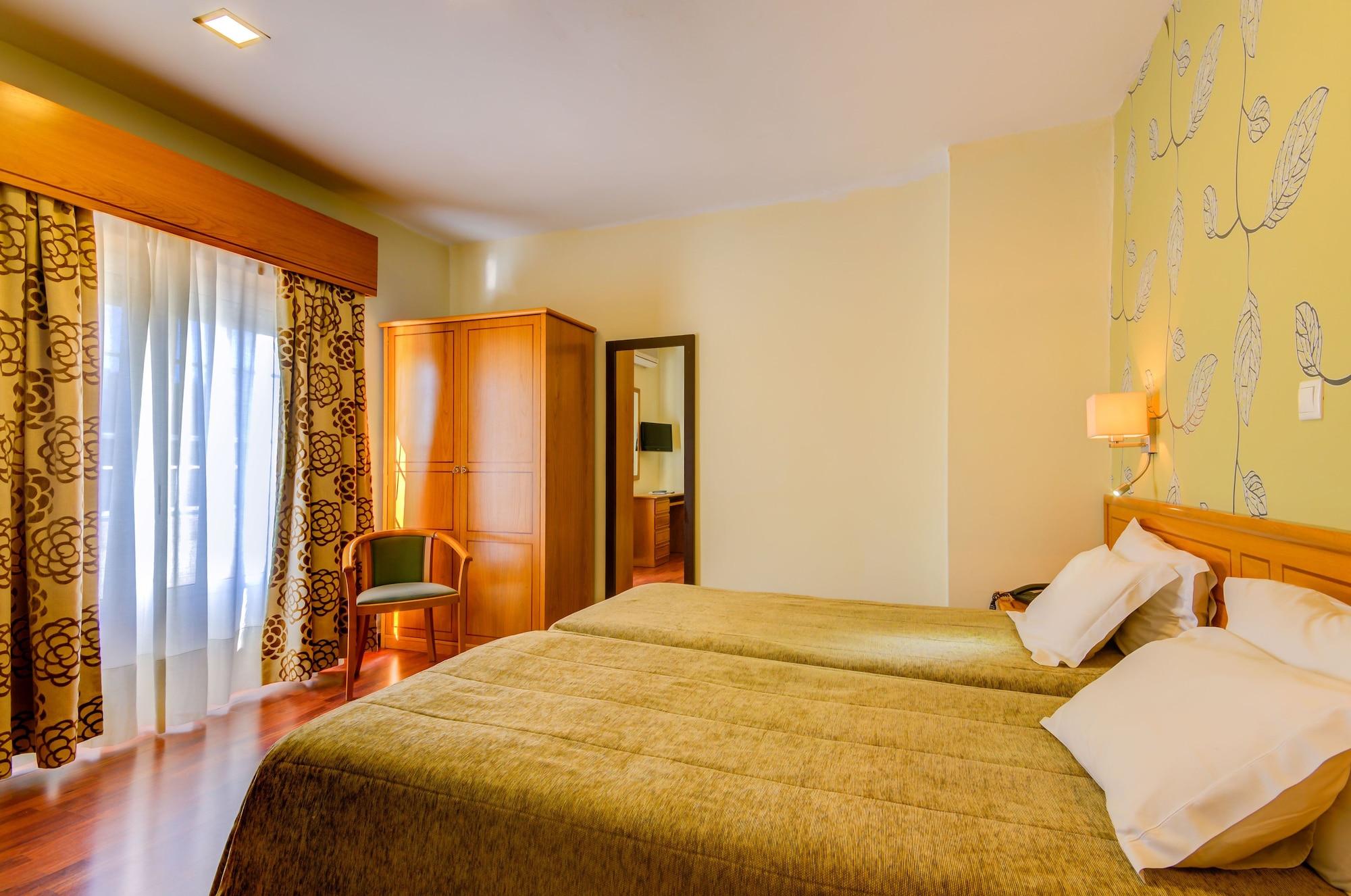 Avenida Park 3*