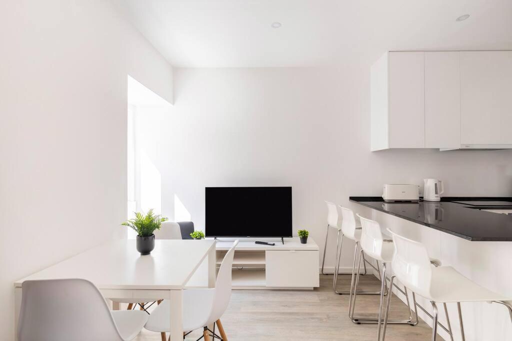 Cozy And Modern Flat In