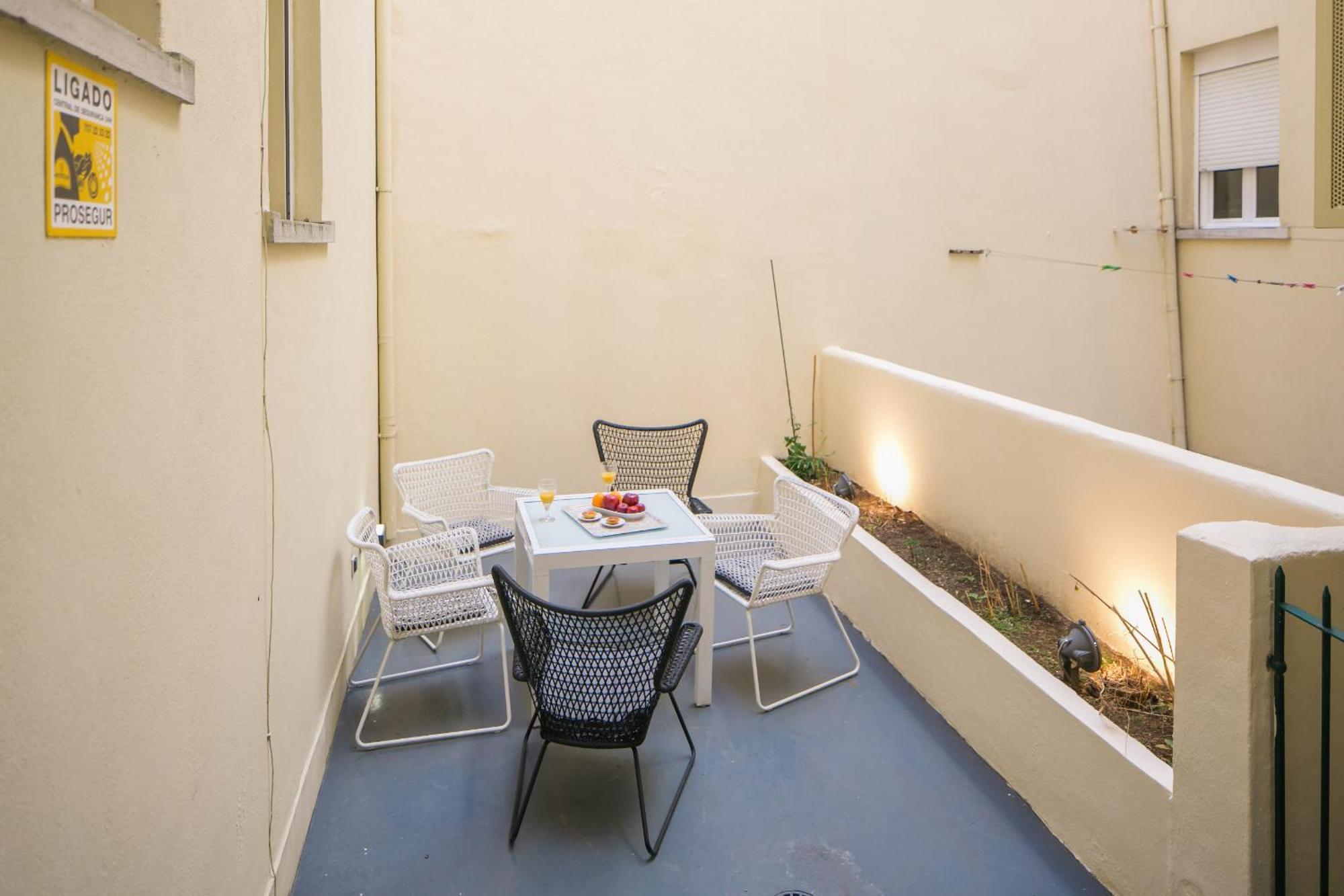 With A Terrace In The Heart Of Lisbon, 300 Apartamento *