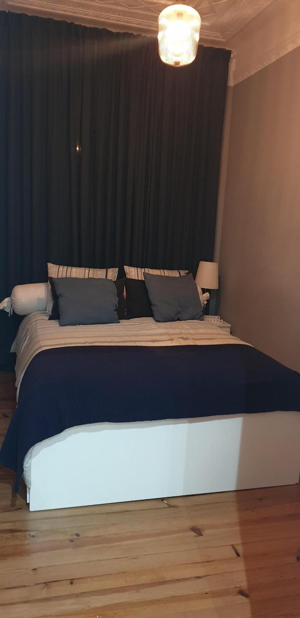 Quarto Aconchegante Com Janela E Vista Para Cidade Quarto em Acomodações Particulares Lisboa