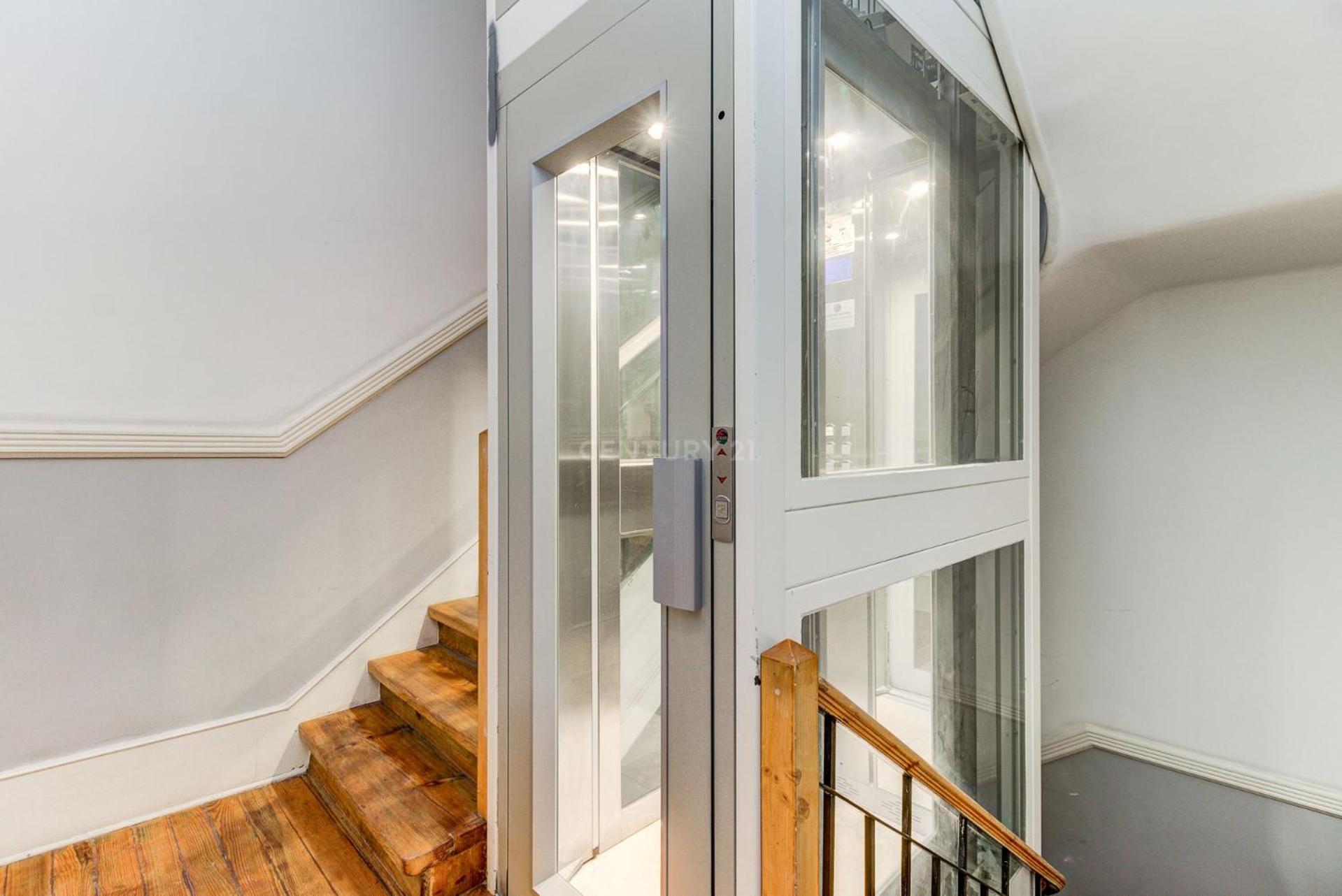 Quarto em Acomodações Particulares Quarto Aconchegante Com Janela E Vista Para Cidade *