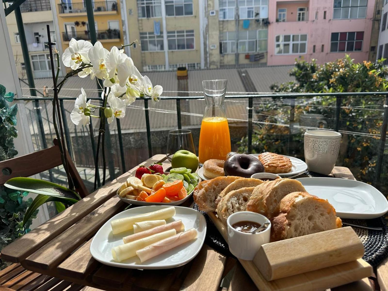 Quarto Aconchegante Com Janela E Vista Para Cidade Quarto em Acomodações Particulares Lisboa