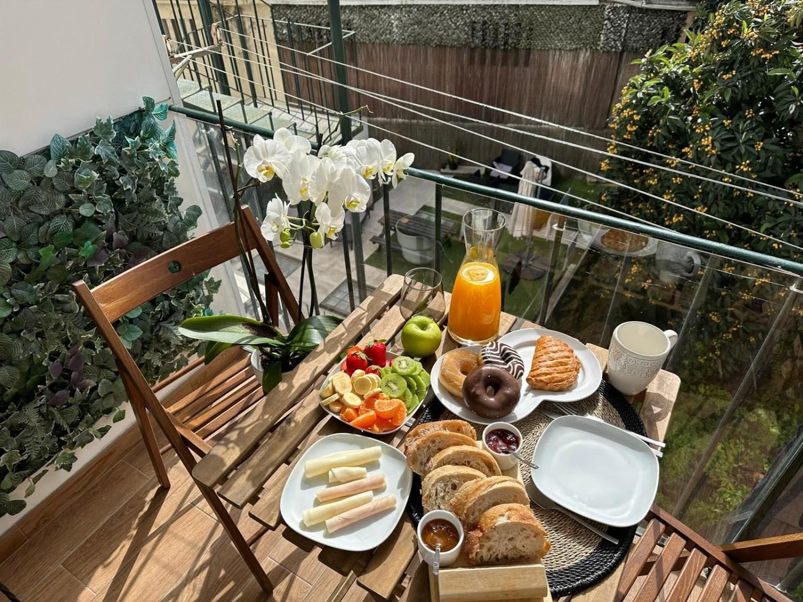 Quarto Aconchegante Com Janela E Vista Para Cidade Quarto em Acomodações Particulares Lisboa