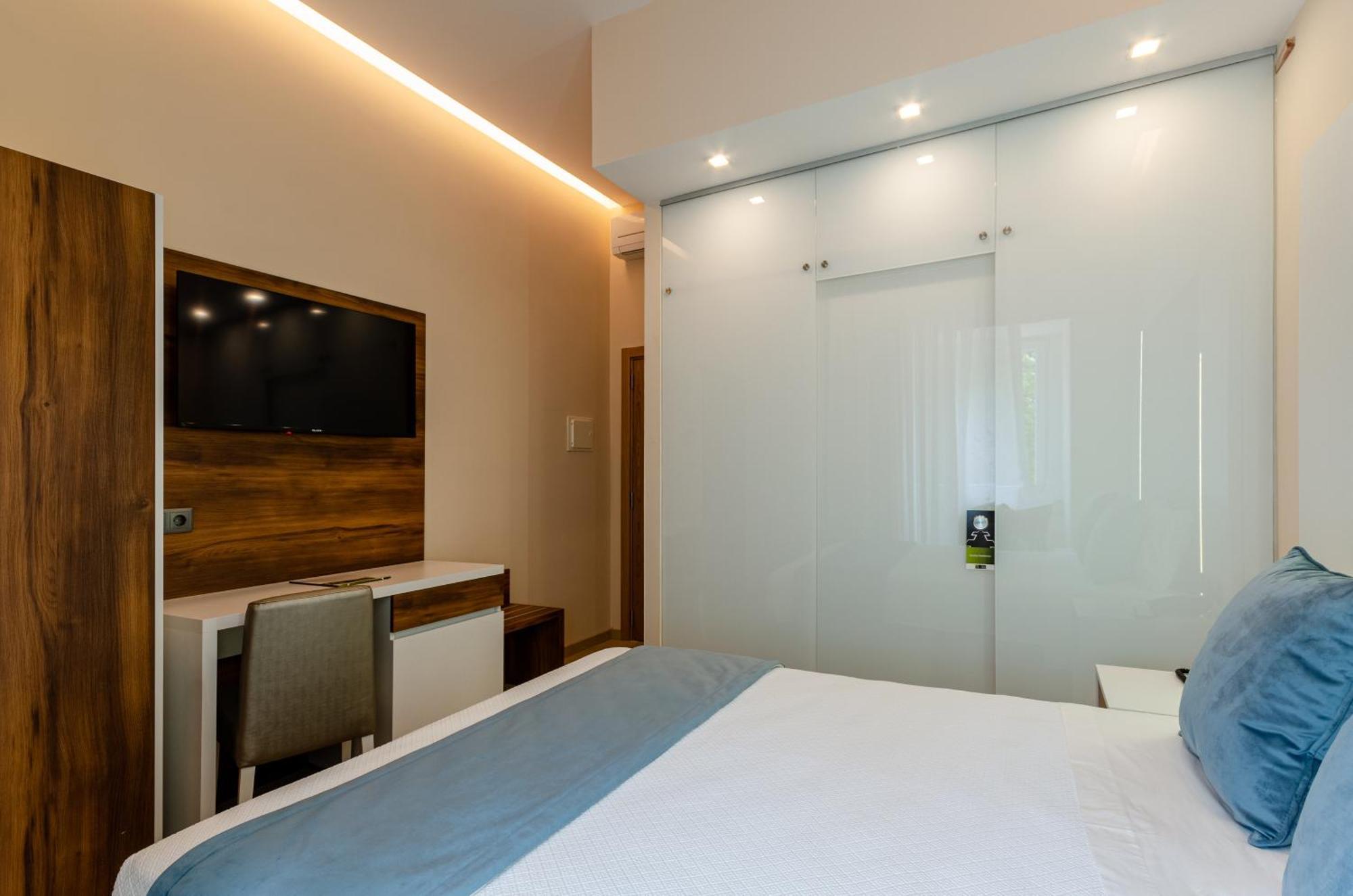 Avenida Park 3*