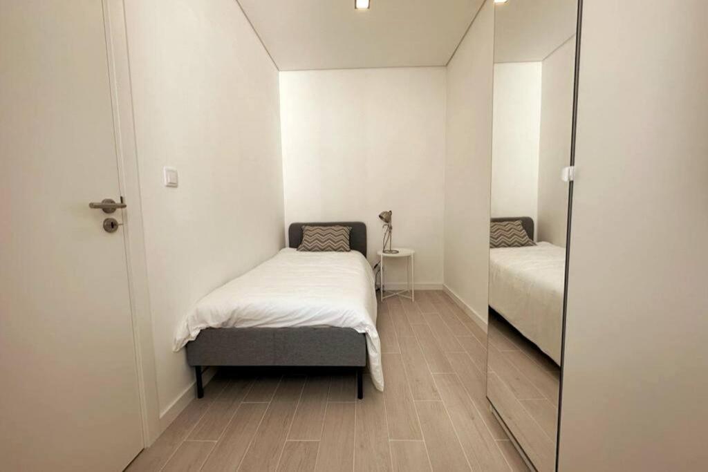 Modern Retreat With Patio Near The Airport - Oha I Apartamento