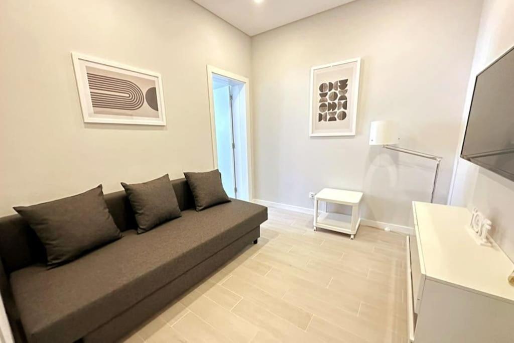 Modern Retreat With Patio Near The Airport - Oha I *