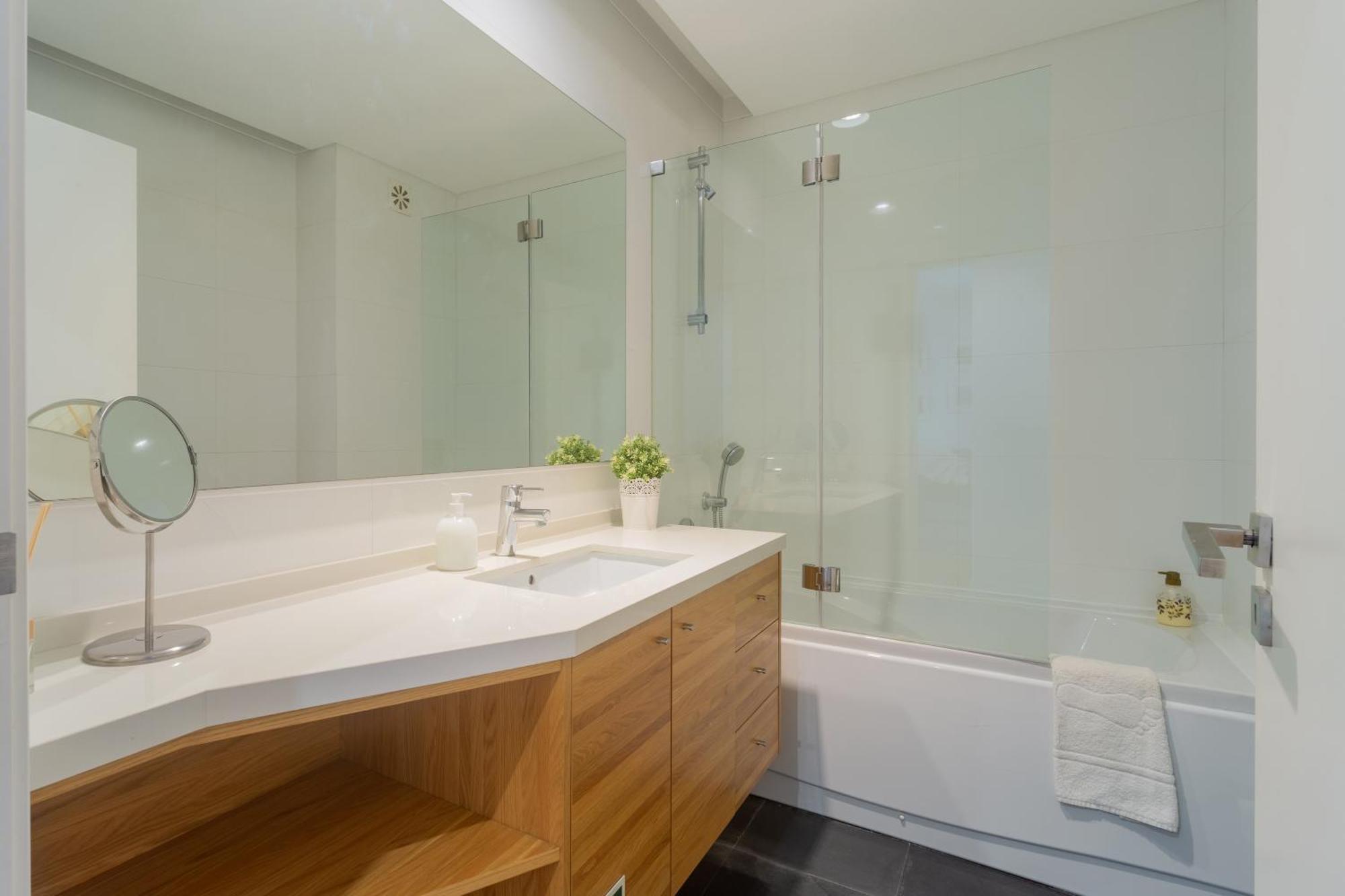 Apartamento Ldapartments - Spacious Haven W/lift&garage *