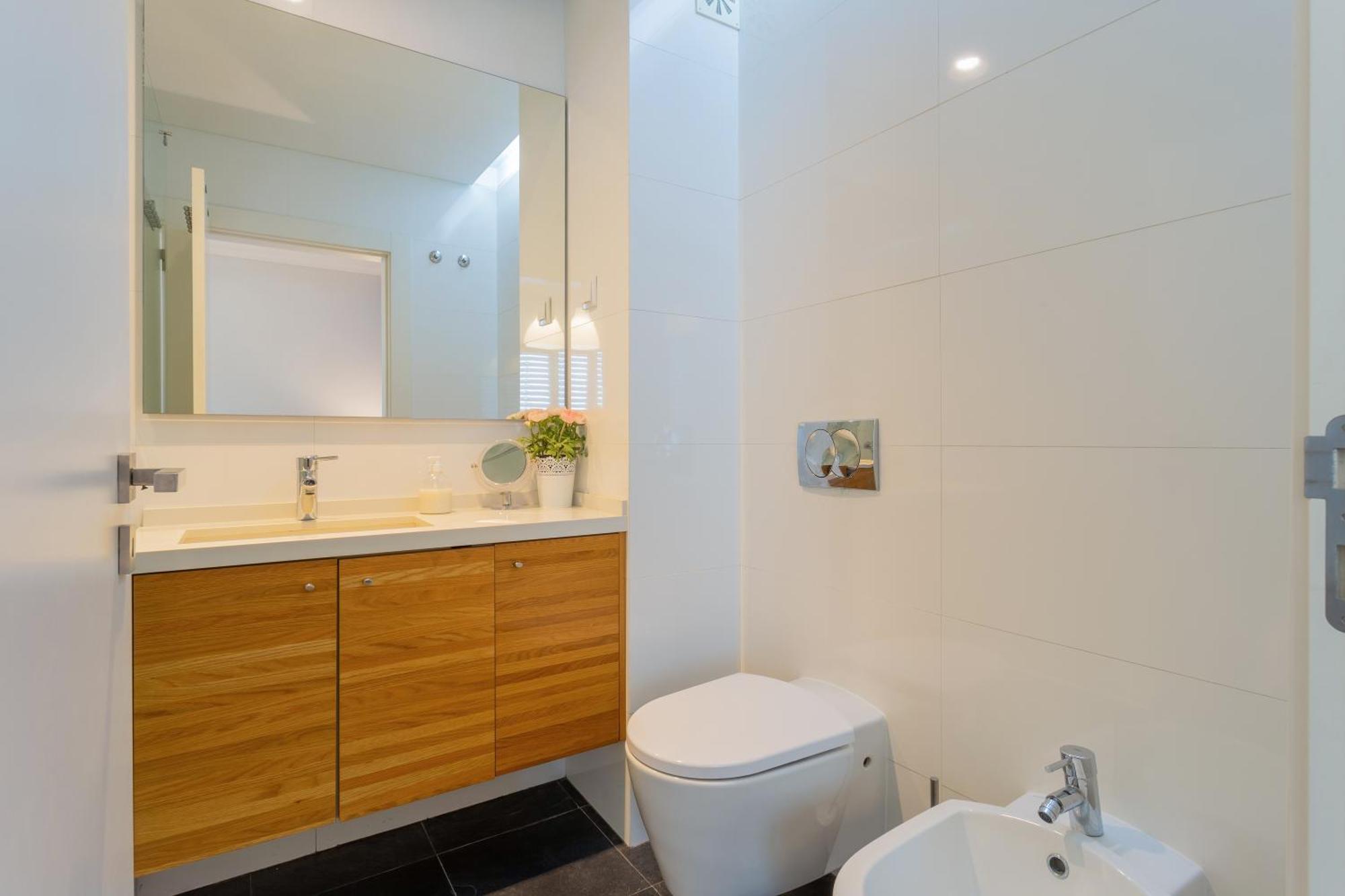 Ldapartments - Spacious Haven W/lift&garage Apartamento