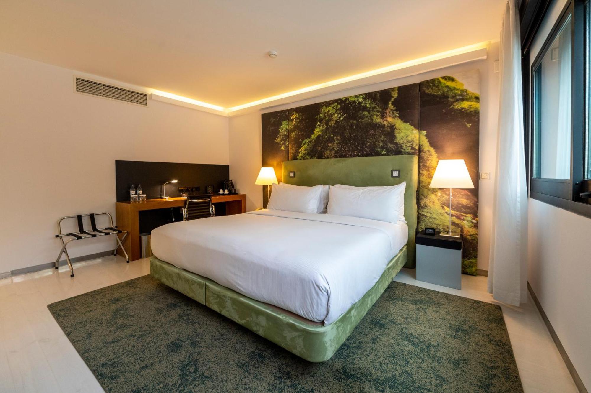 Hotel Doubletree By Hilton Fontana Park 4*