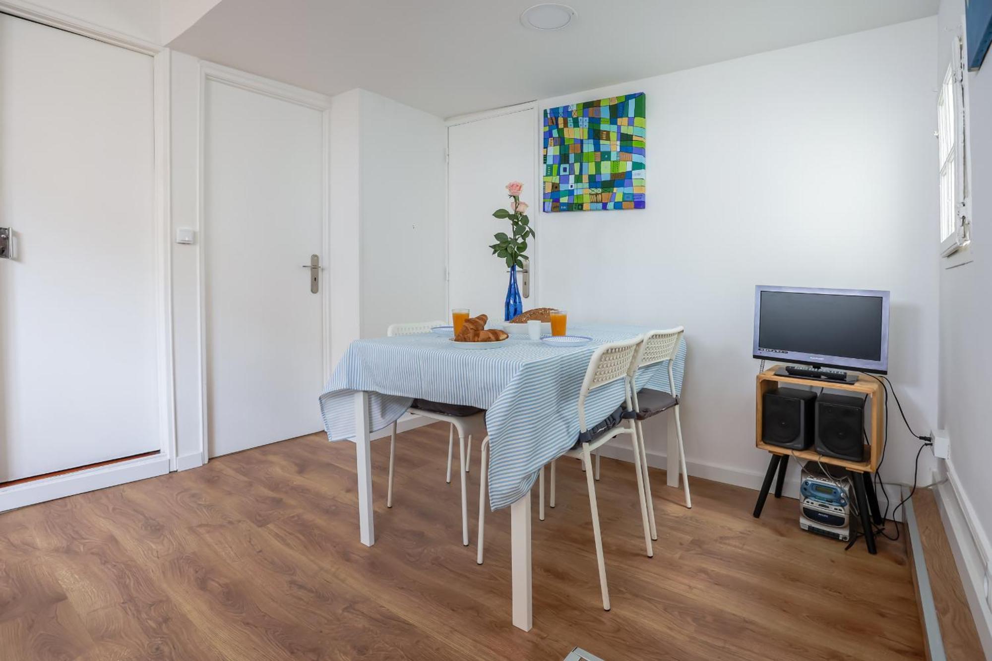 Apartamento Cozy 3 Bedroom In Lively Bairro Alto