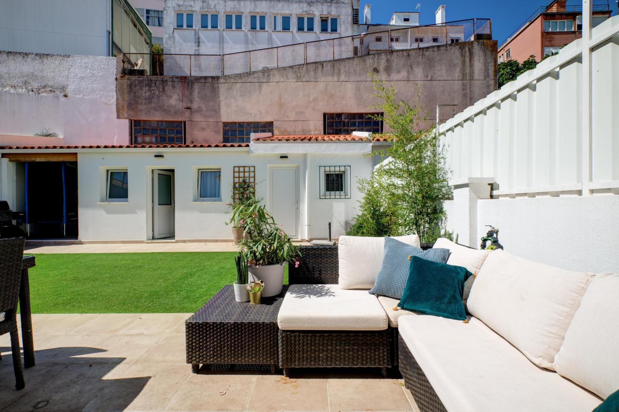 Comfortable Town House In Quiet Area By Lovelystay Сasa de vacaciones Lisboa