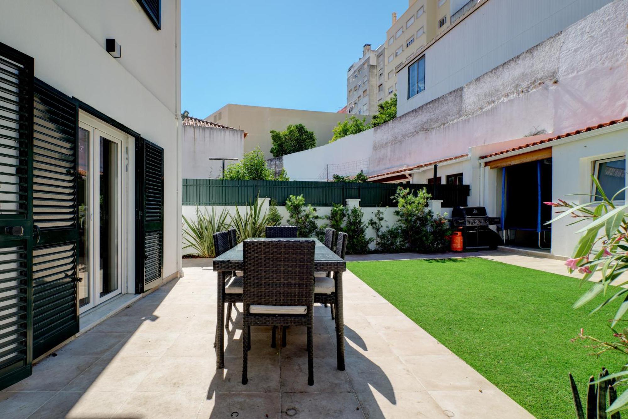 Сasa de vacaciones Comfortable Town House In Quiet Area By Lovelystay