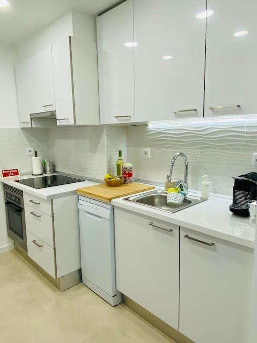Modern 3 Bedroom Flat In Apartamento Lisboa