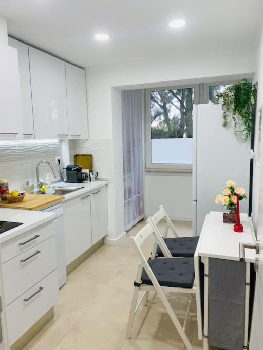 Modern 3 Bedroom Flat In Apartamento *