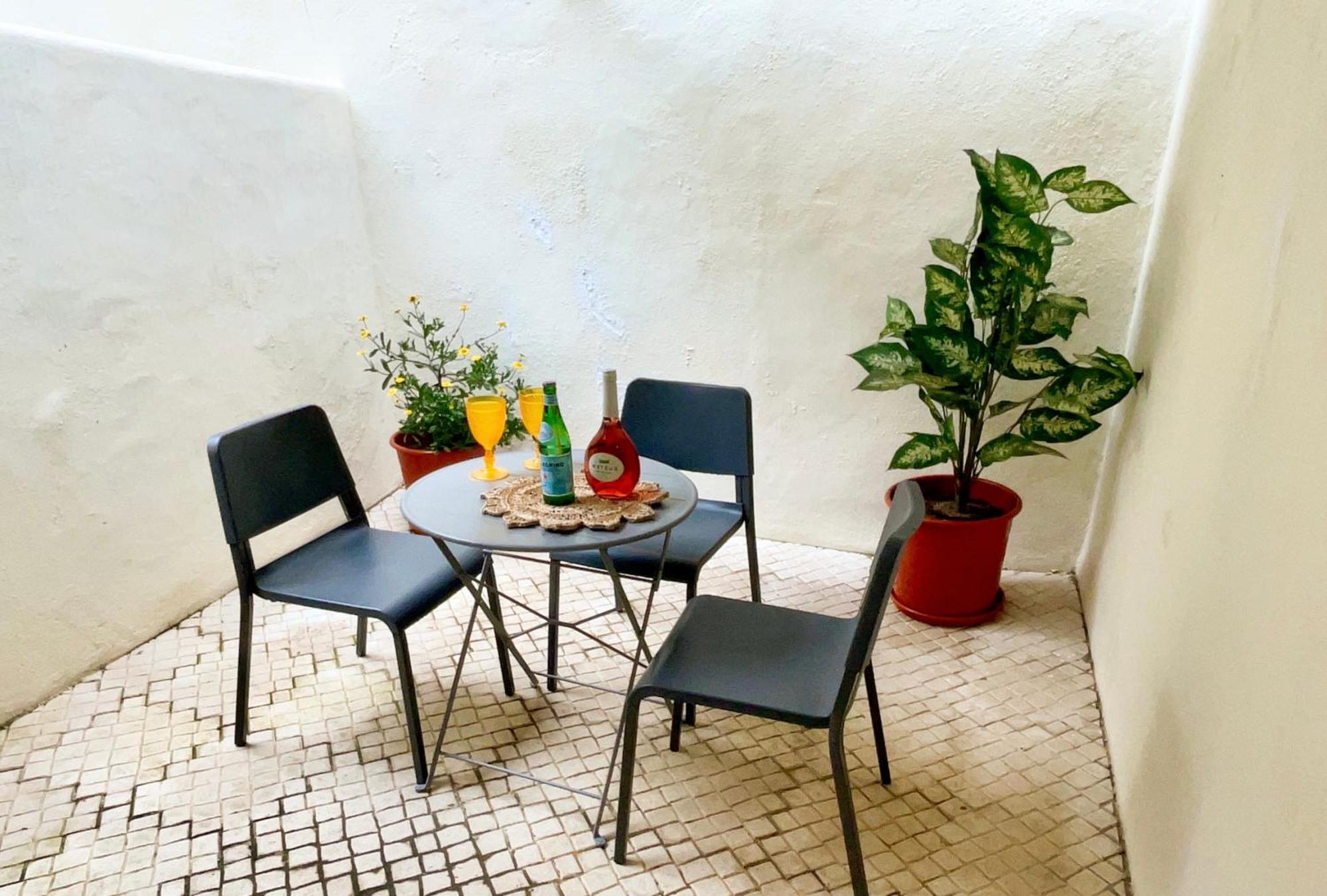 Charming Santos W/ Patio * Lisboa