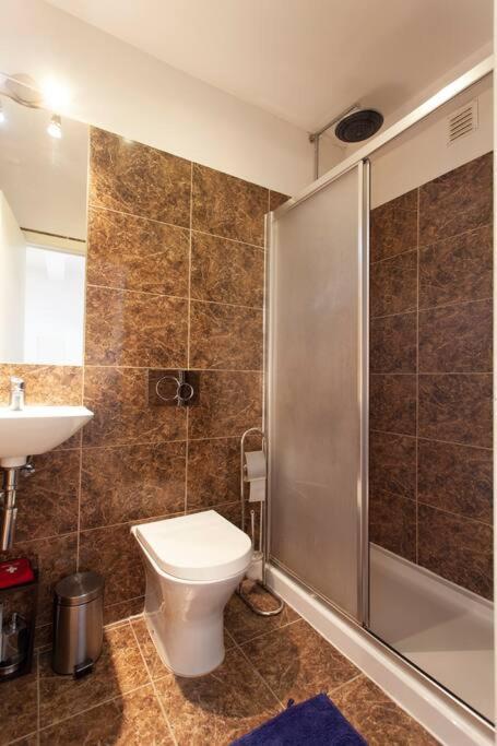 Alfama Iii - French Balcony And Smart Check-in Lisbon