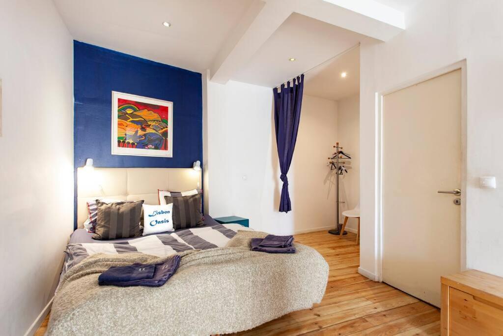 Alfama Iii - French Balcony And Smart Check-in Apartment Lisbon