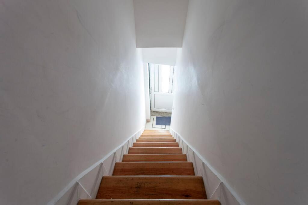 Alfama Iii - French Balcony And Smart Check-in *