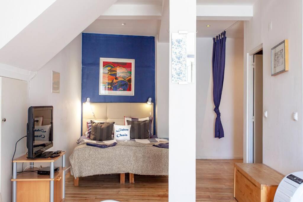 Alfama Iii - French Balcony And Smart Check-in