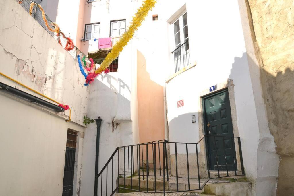 Alfama Iii - French Balcony And Smart Check-in Apartment *