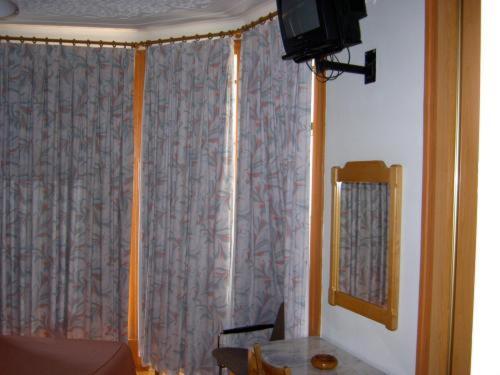 Residencial Roxi Pensión 2*