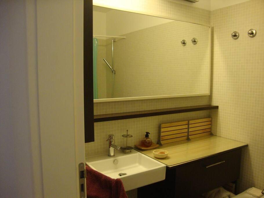 Modern And Spacious In Lisboa