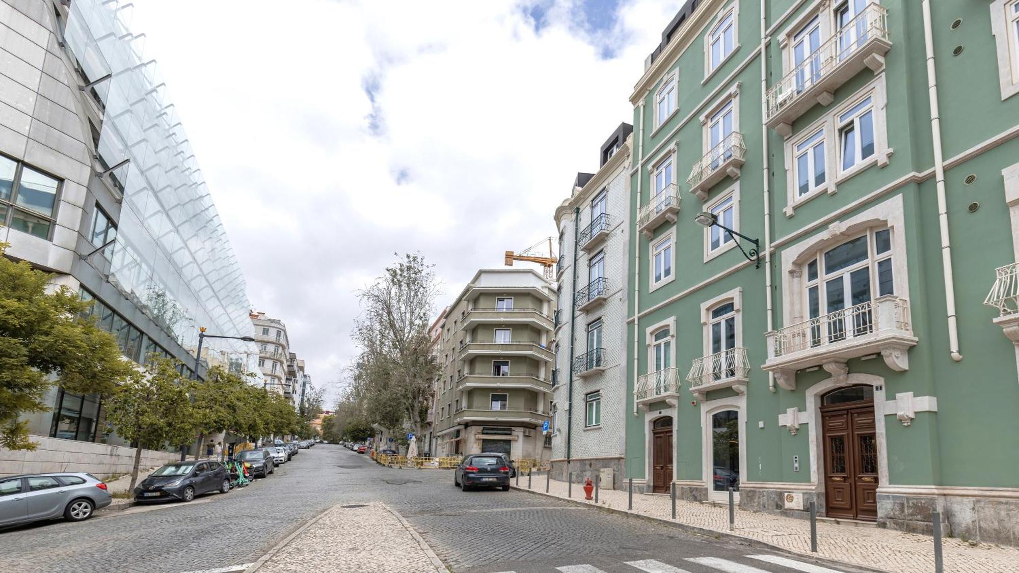 Apartamento Stunning With Balcony By Lovelystay