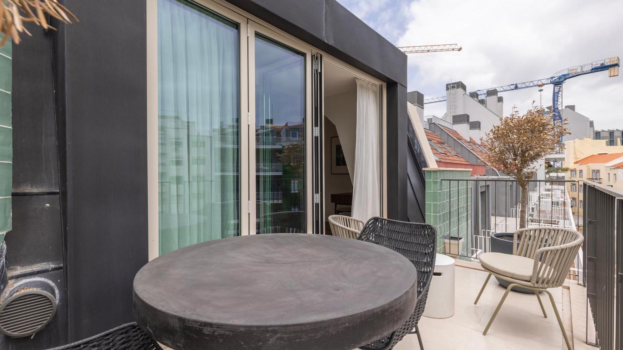 Stunning With Balcony By Lovelystay * Lisboa