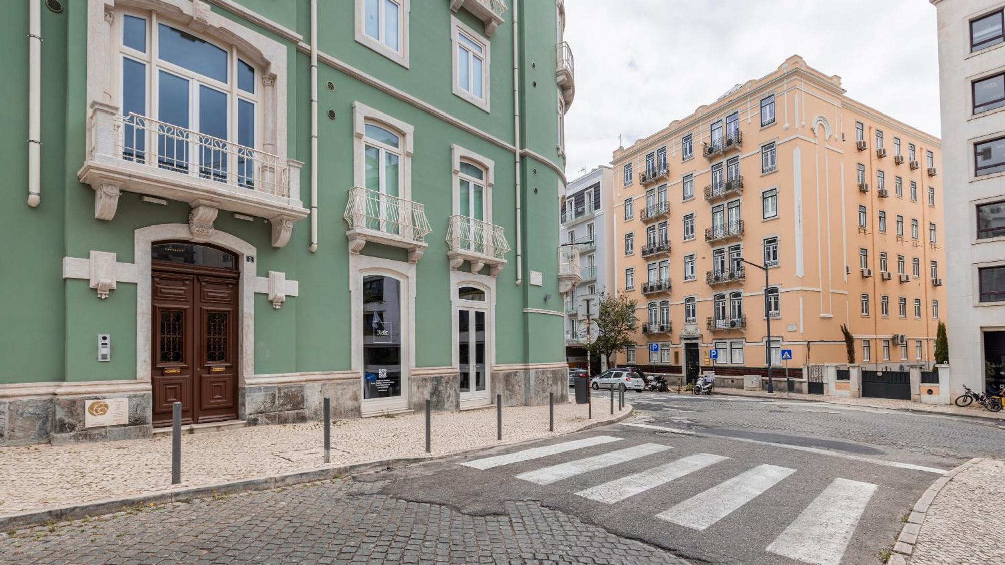 Stunning With Balcony By Lovelystay Lisboa