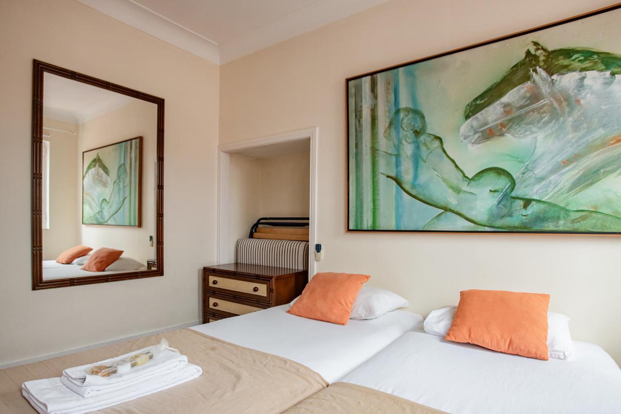 Large Family Flat In Campo De Ourique Estalagem
