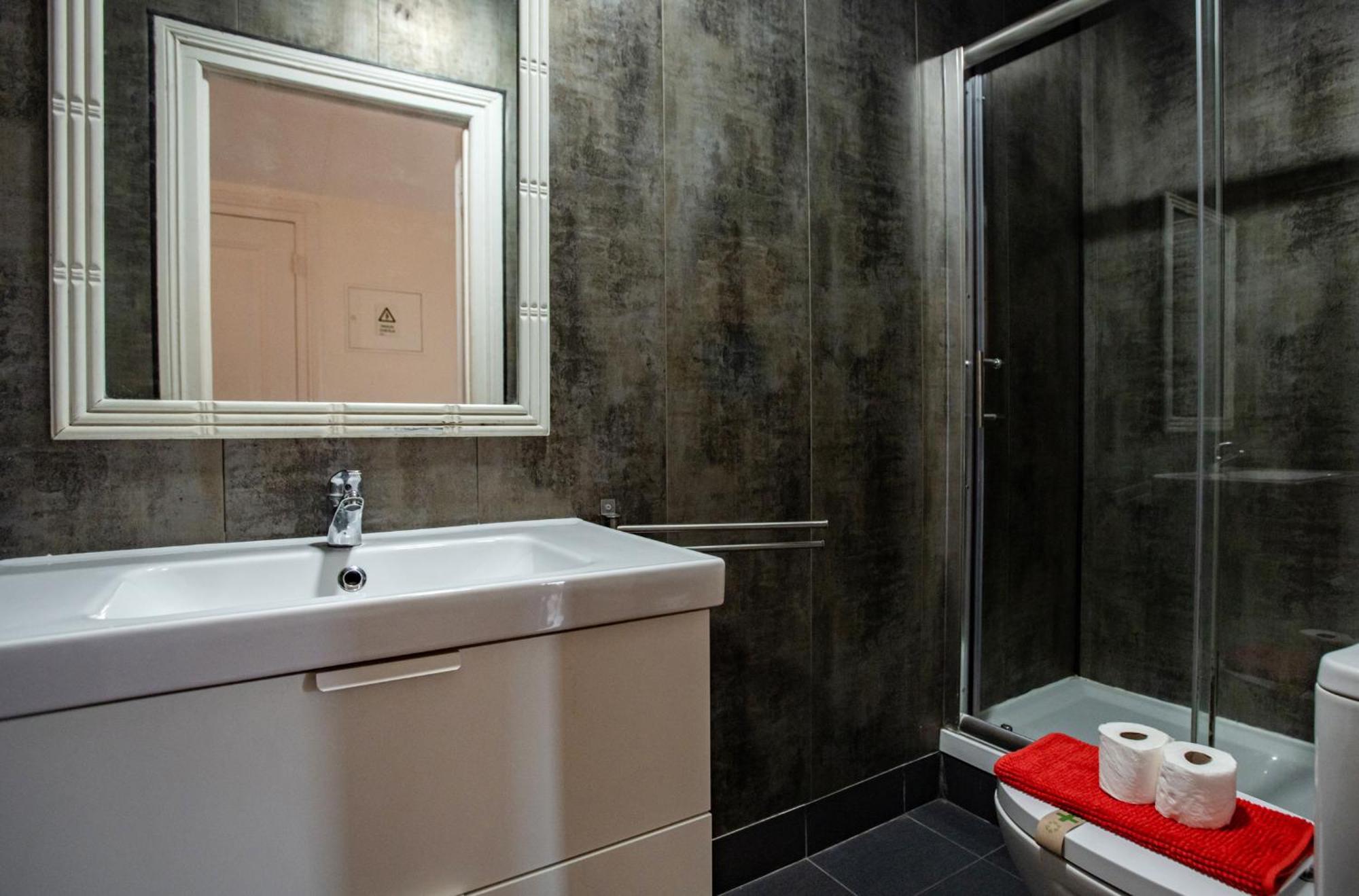 Large Family Flat In Campo De Ourique Estalagem Lisboa