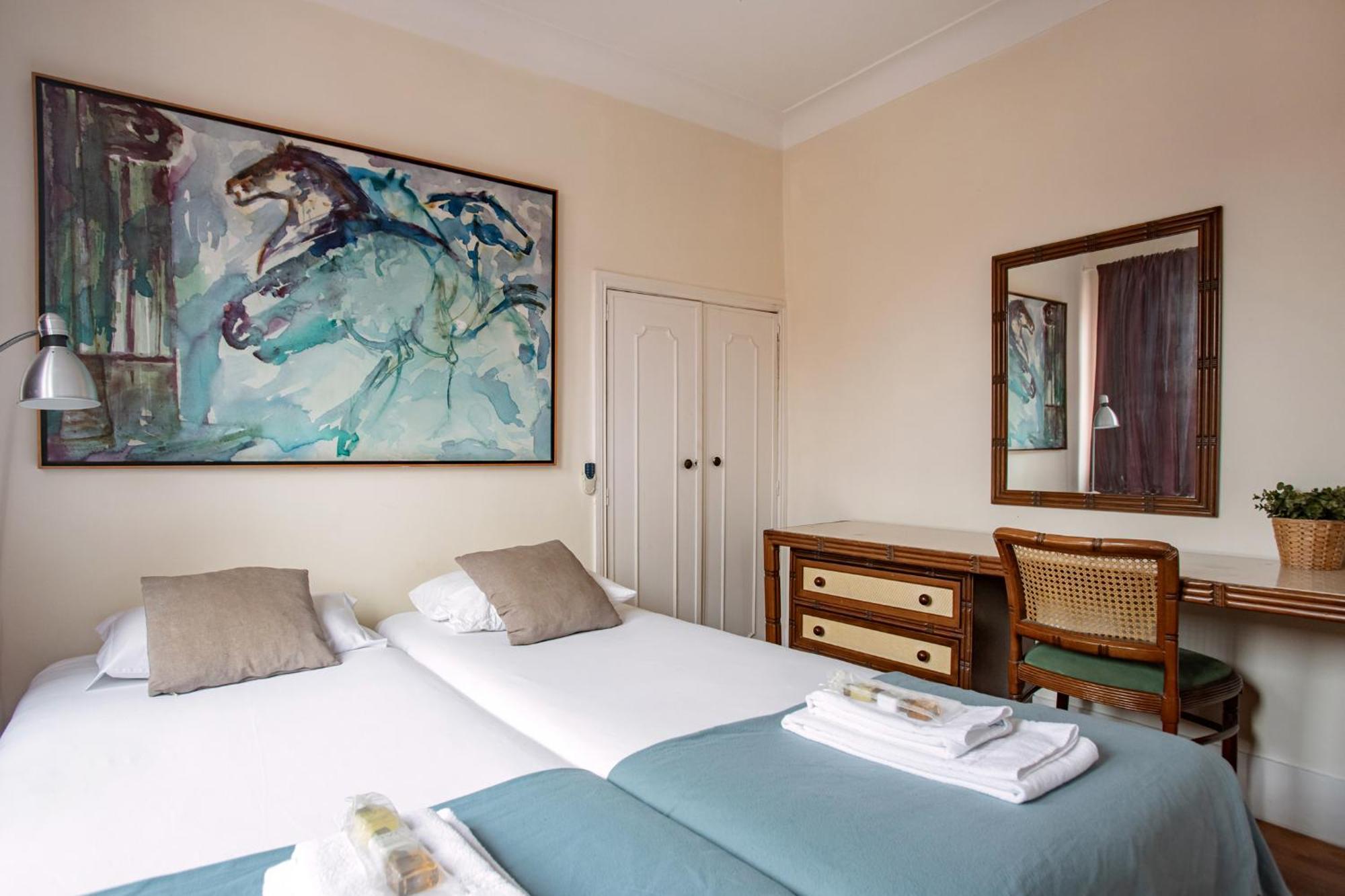 Large Family Flat In Campo De Ourique *