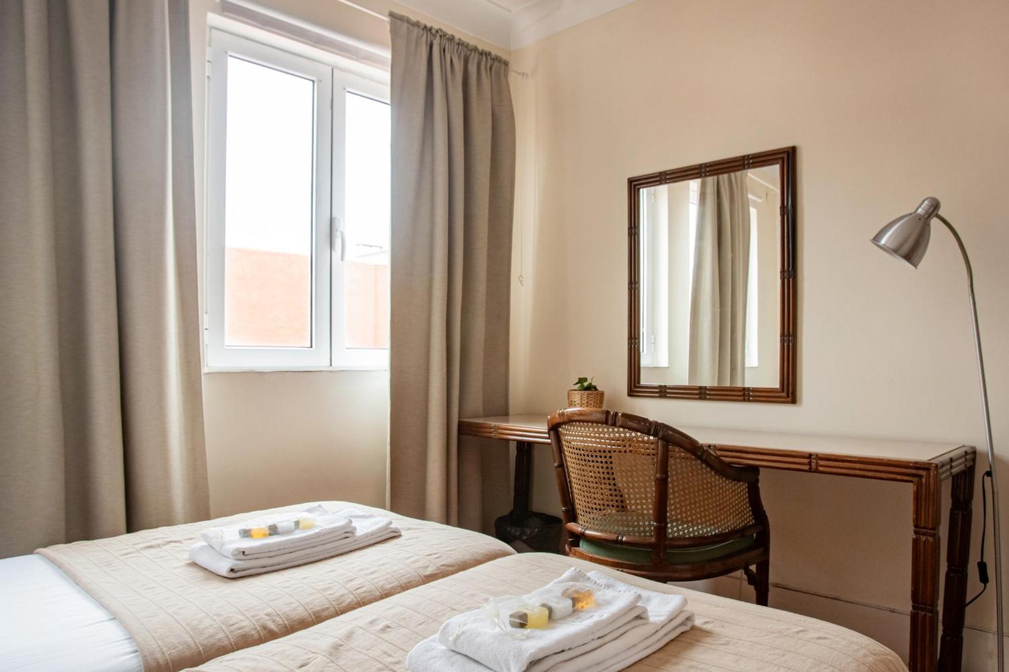 Large Family Flat In Campo De Ourique Estalagem