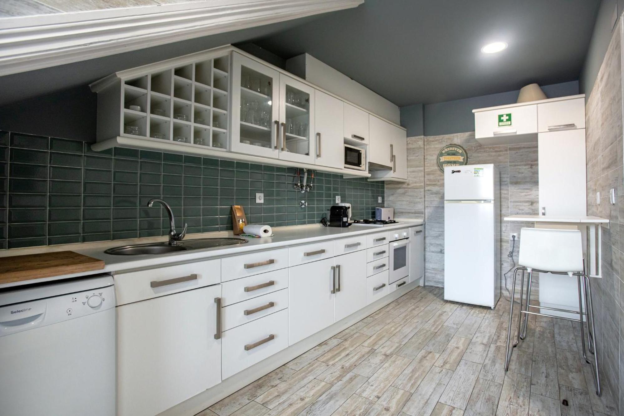 Large Family Flat In Campo De Ourique Estalagem