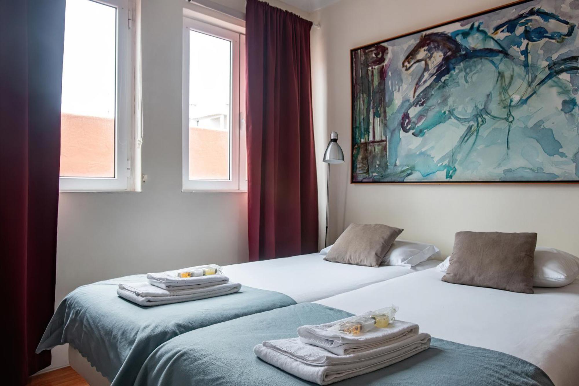 Large Family Flat In Campo De Ourique Estalagem