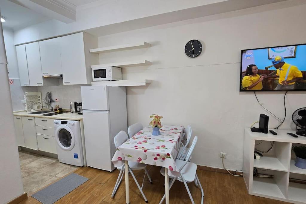 Cave -1 Estudio Inteiro No Areeiro Em Apartamento Lisboa