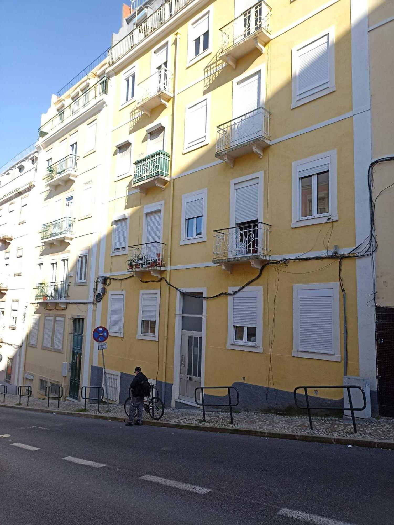 Charming Flat With 2 Bedrooms On Lisbon's 7th Hill Apartamento