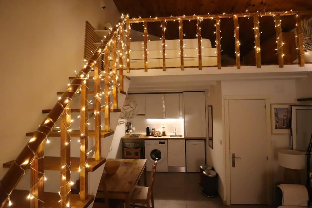 Center Balcony Patio 2 *