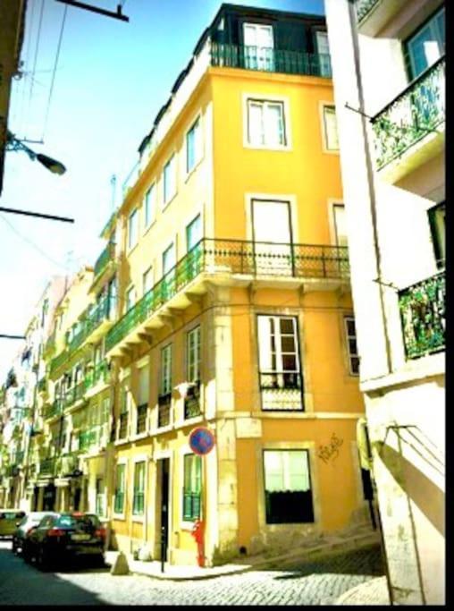 Charming Flat In Chiado-lisbon Apartamento *