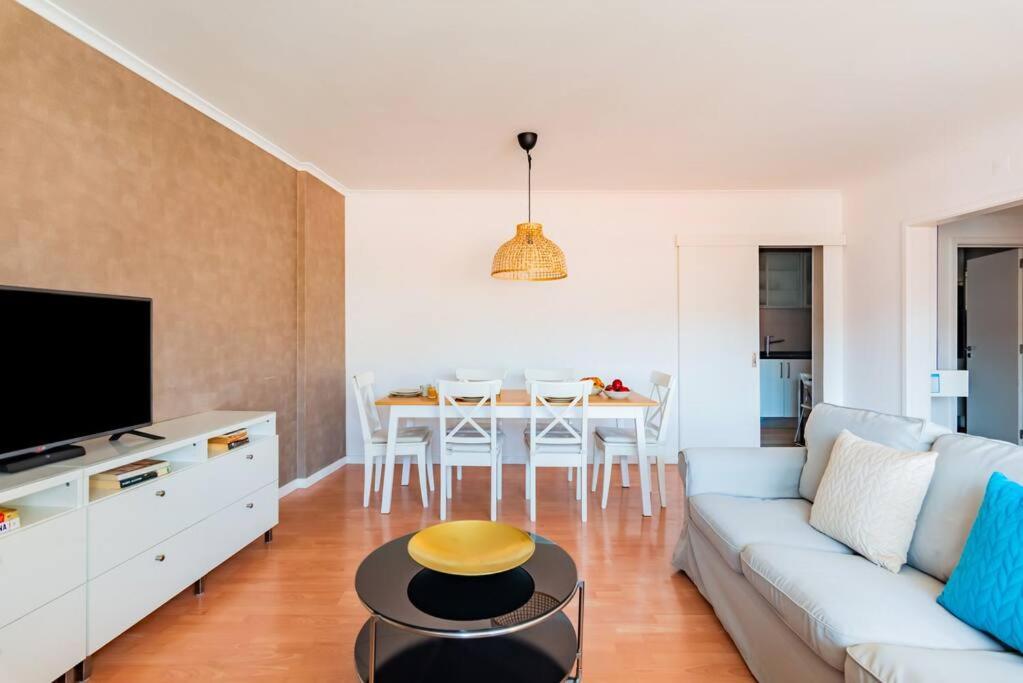 Lay Your At Avenida Da Liberdade * Lisboa