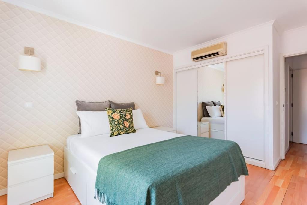 Lay Your At Avenida Da Liberdade Lisboa