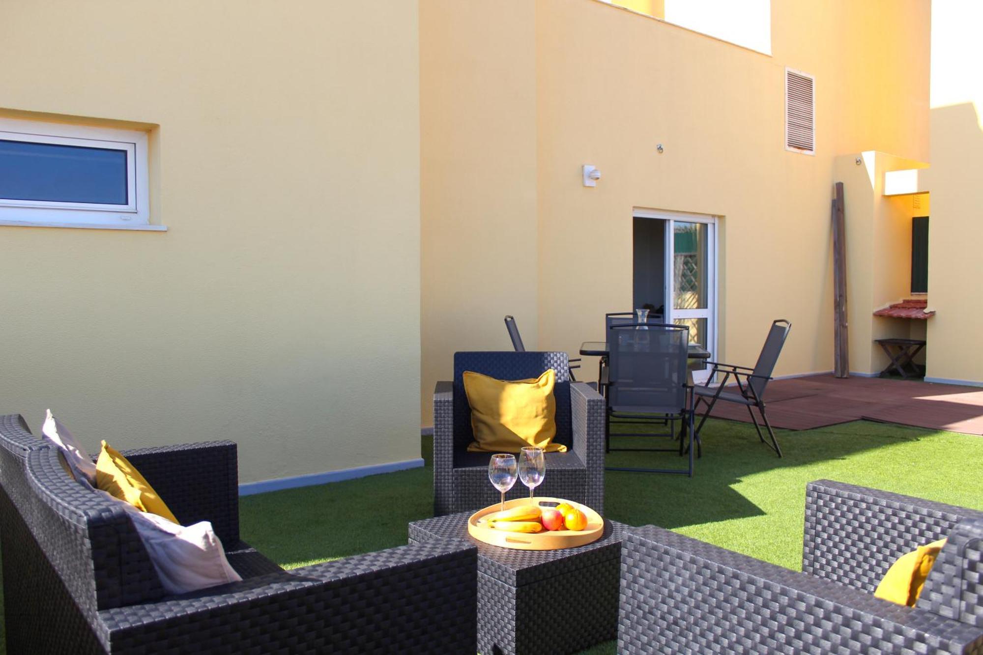Apartamento One Bedroom With Stunning River Views And Private Rooftop! *