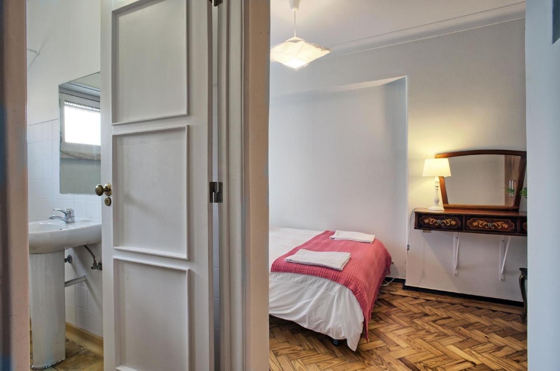 Apartamento Fuer 20 Personen In Lissabon, Regio De Costa De *