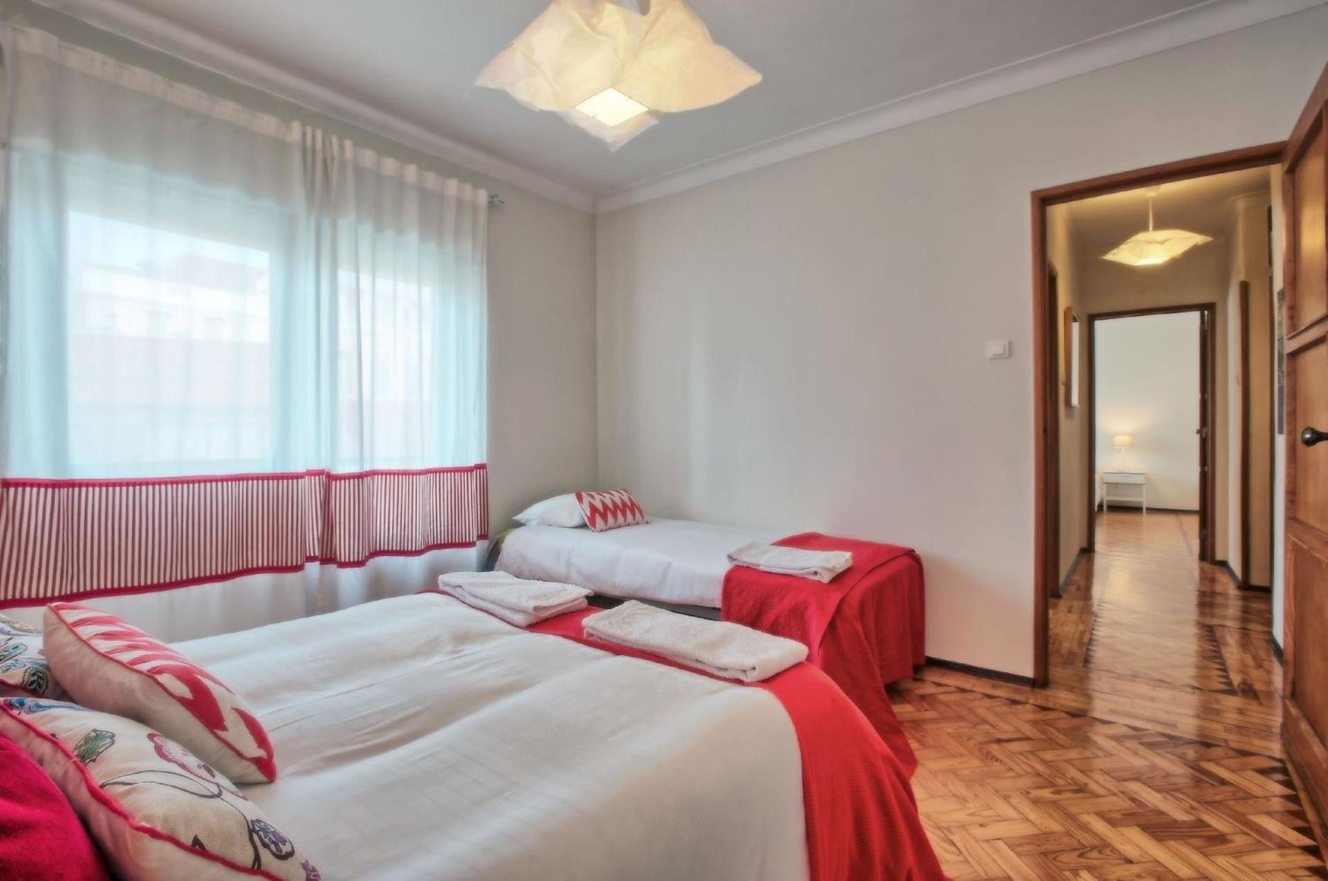 Apartamento Fuer 20 Personen In Lissabon, Regio De Costa De