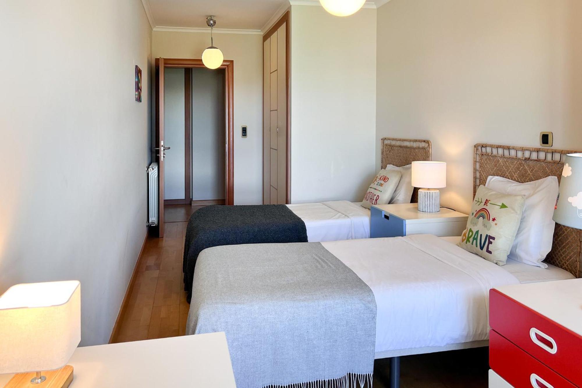 Spacious 2br With Free Parking In By Soulplaces