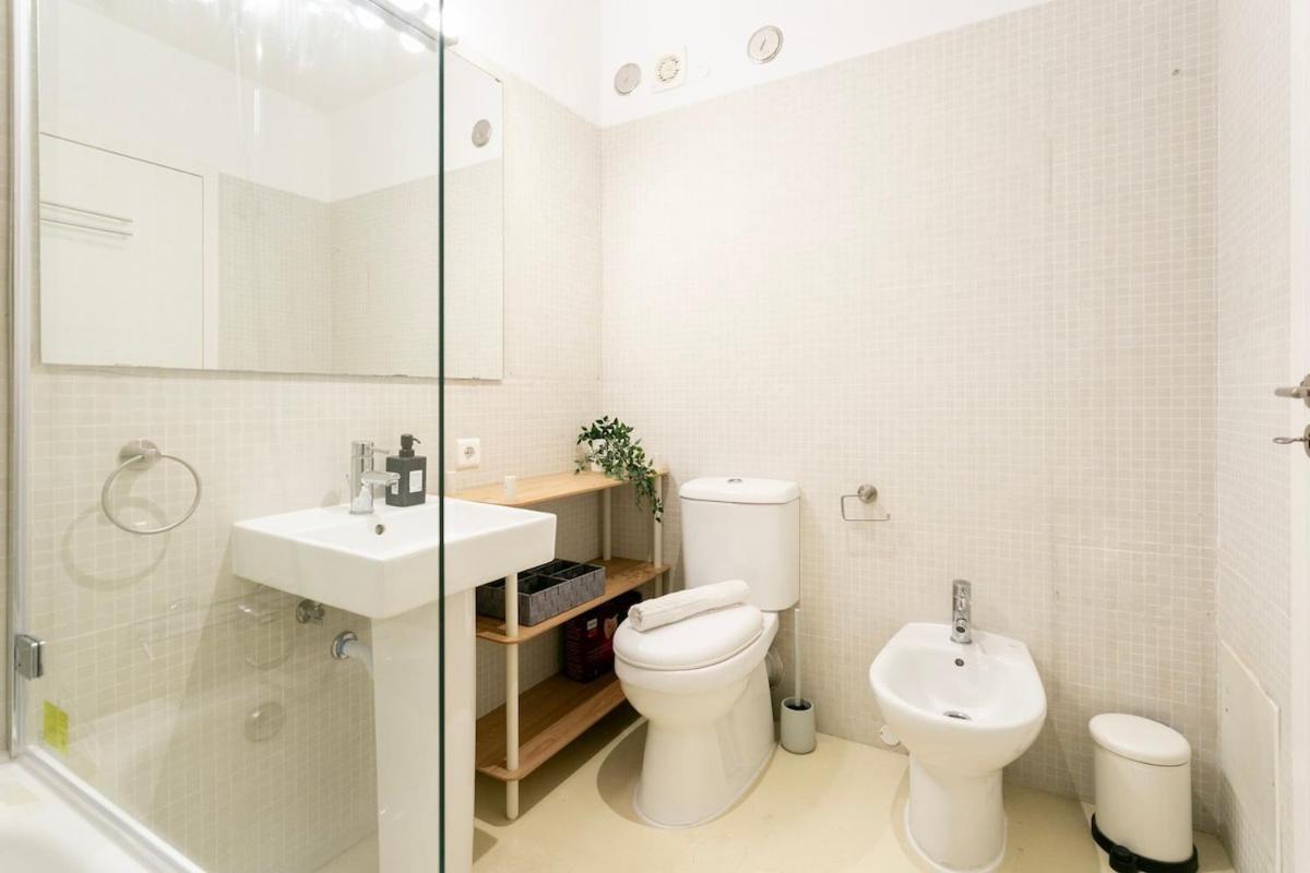 Modern 2bdr Flat In The City's Heart! *