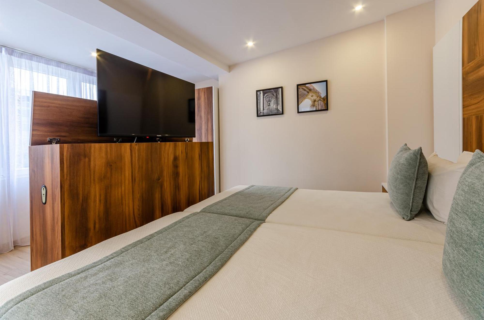 Hotel Avenida Park 3*