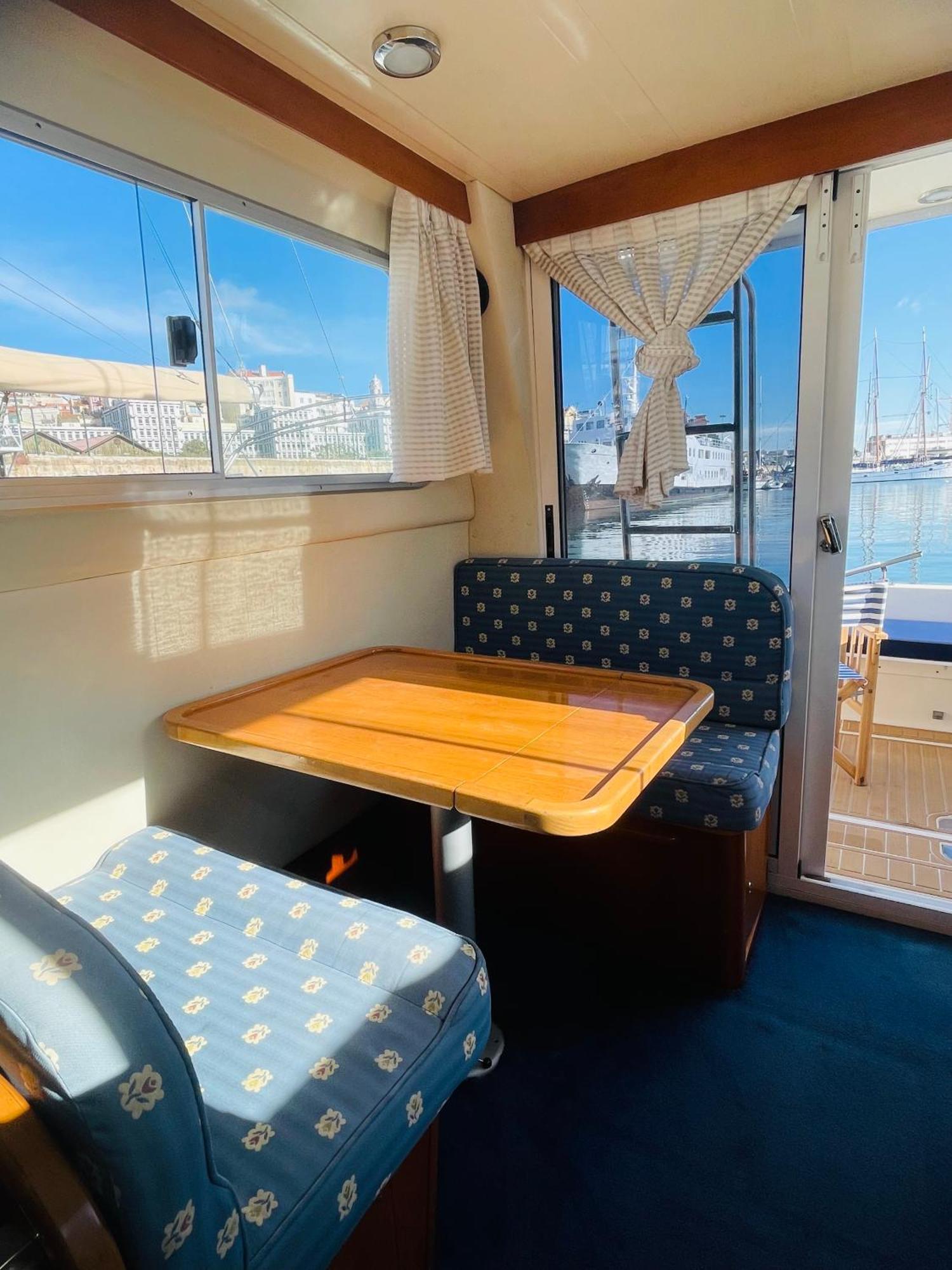 Romantic Boat On The Tagus River Hotel en barco