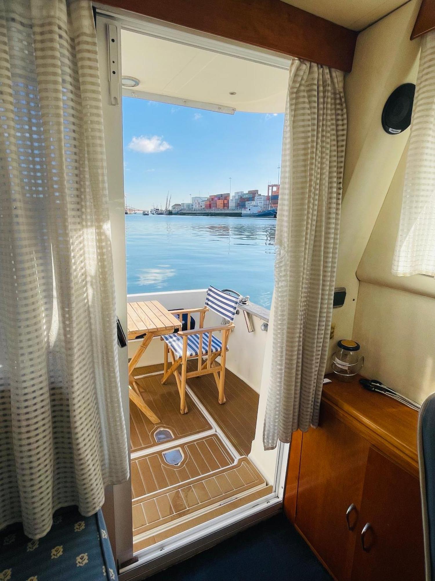 Hotel en barco Romantic Boat On The Tagus River